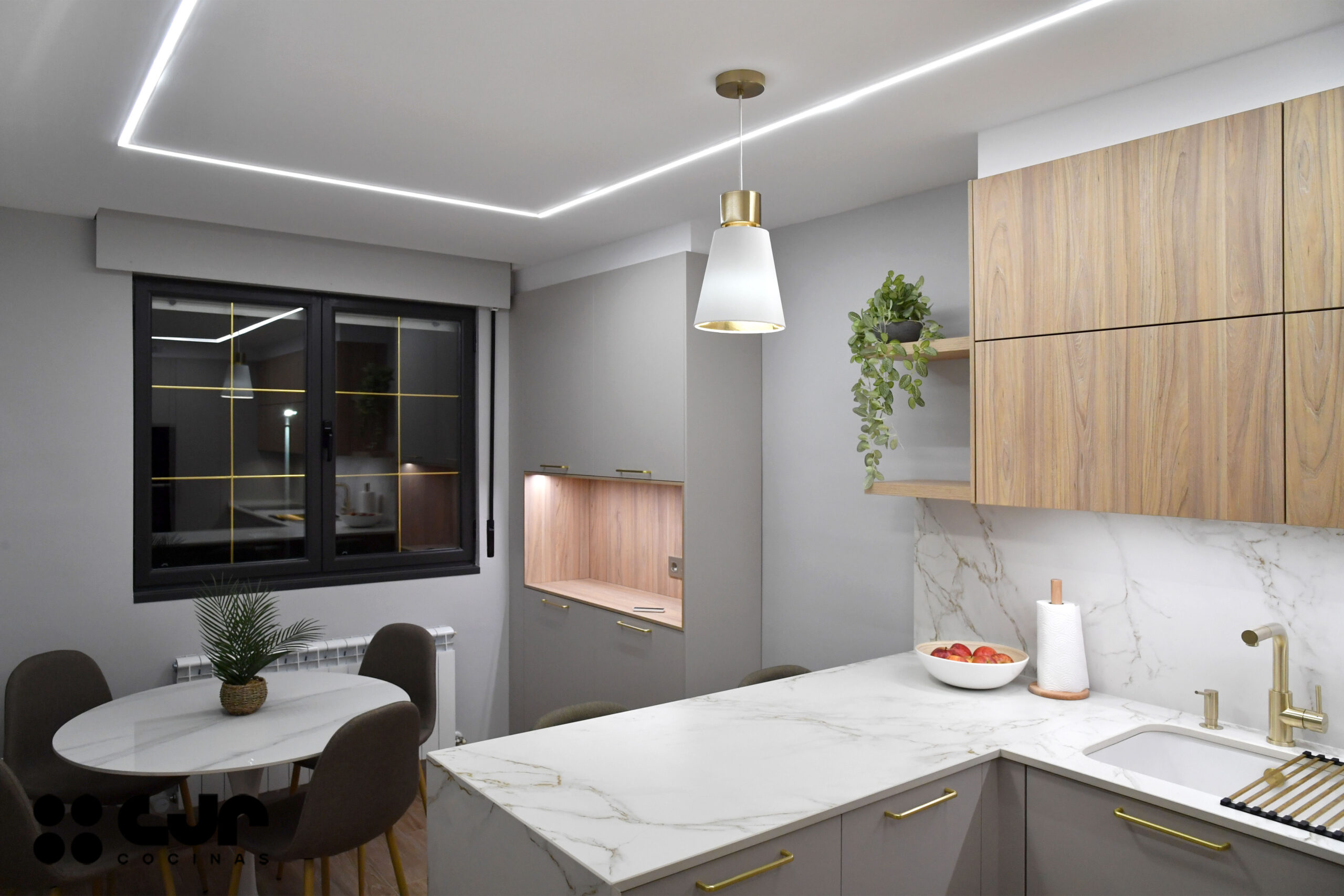 Cocina cashmere y madera en L con peninsula cocinas cjr